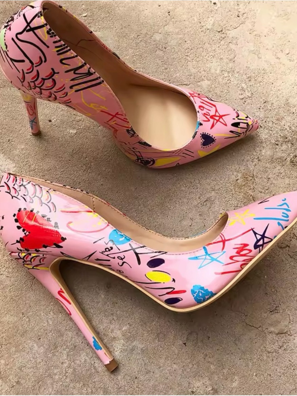 CHRISTIAN LOUBOUTIN
Pink/graffiti Patent Leather
So Kate 120 Pumps Size 40 - Picture 4 of 8